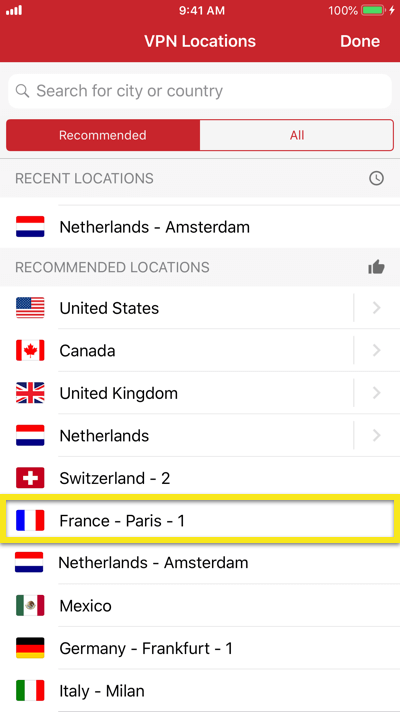 Pilih lokasi pelayan yang berbeza pada ExpressVPN untuk iOS.